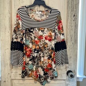 OSO casual floral/stripe boho top. Size medium.